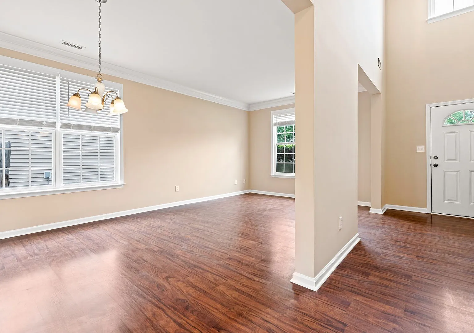 4 Bedroom With Fenced Yard In Great Location! — Photo 3