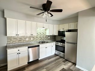4401 Prescott Ave APT 2C, Lyons, IL 60534