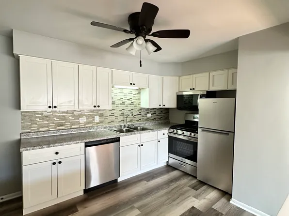 4401 Prescott Ave APT 2C, Lyons, IL 60534