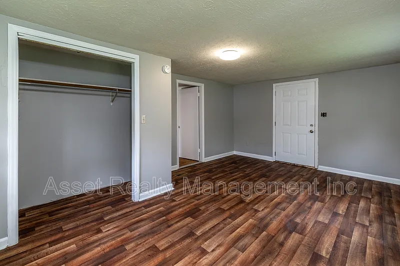 3 bed, 1.0 bath, 1164 sqft, $1,595 — Photo 3