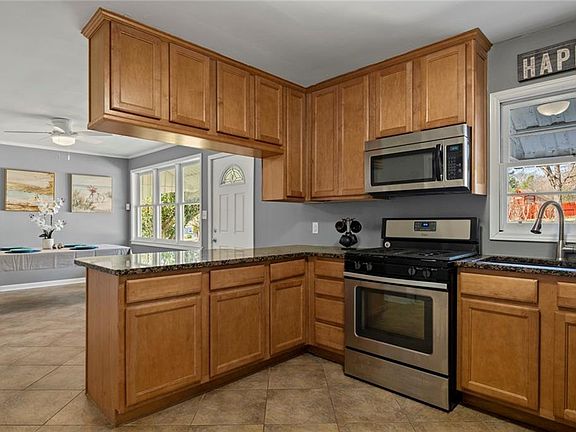5th image of 444 Floyd St SE