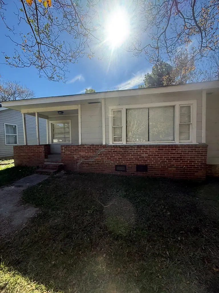 3 bed, 1086 sqft, $1,200 — Photo 1