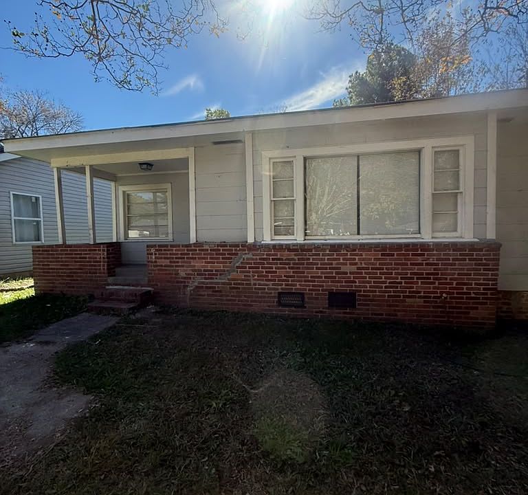 1st image of 205 Porter St SW