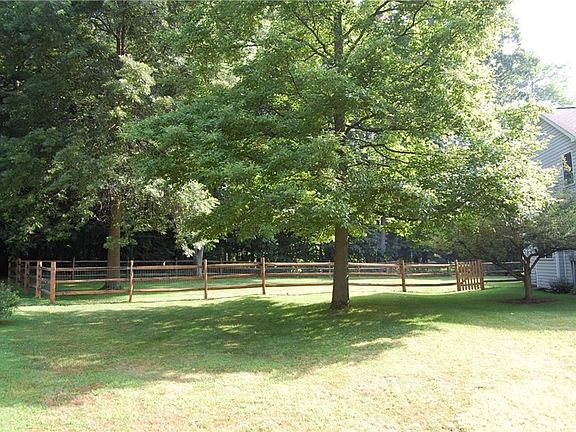 4th image of 43 Forest Glen Dr