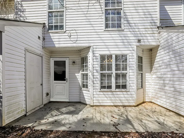 2286 Strathmoor Manor Dr — Photo 16