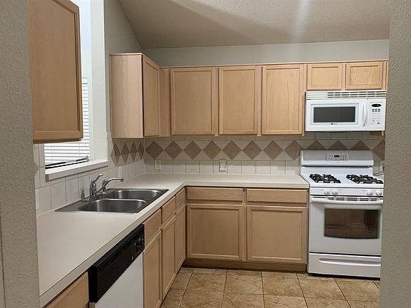 5th image of 21114 Barker Canyon Ln