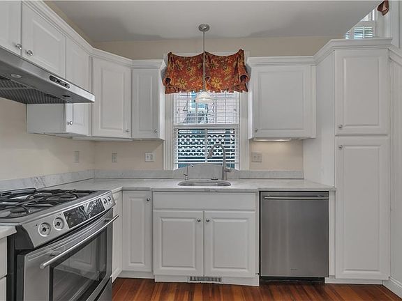 4th image of 98 Butler Ave