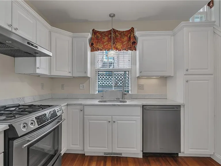 98 Butler Ave — Photo 4