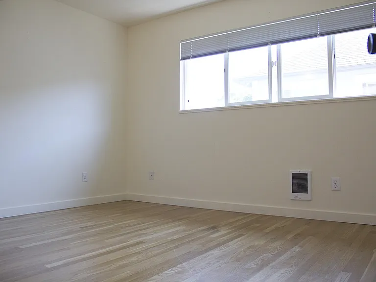 426 NE 75th Ave — Photo 34