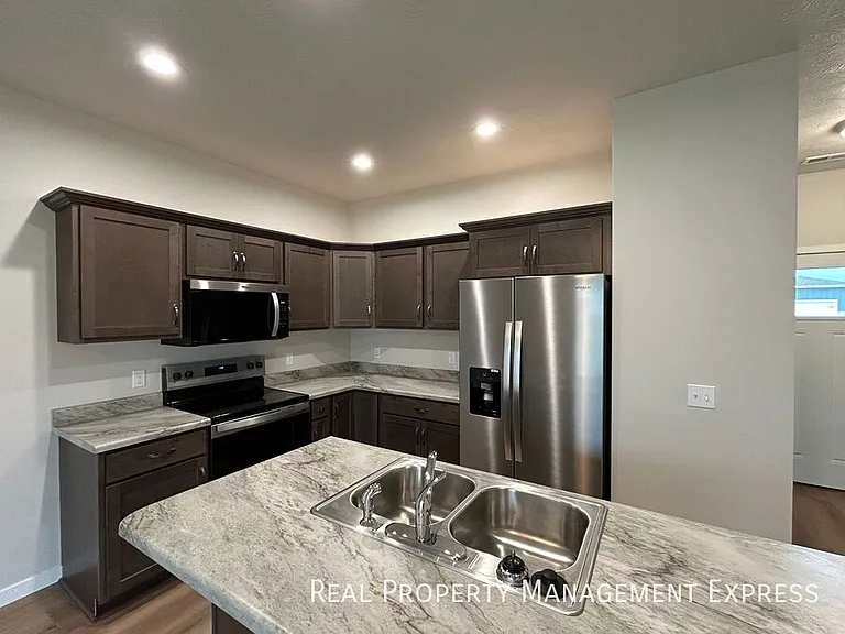9652 W Tunis Dr — Photo 2
