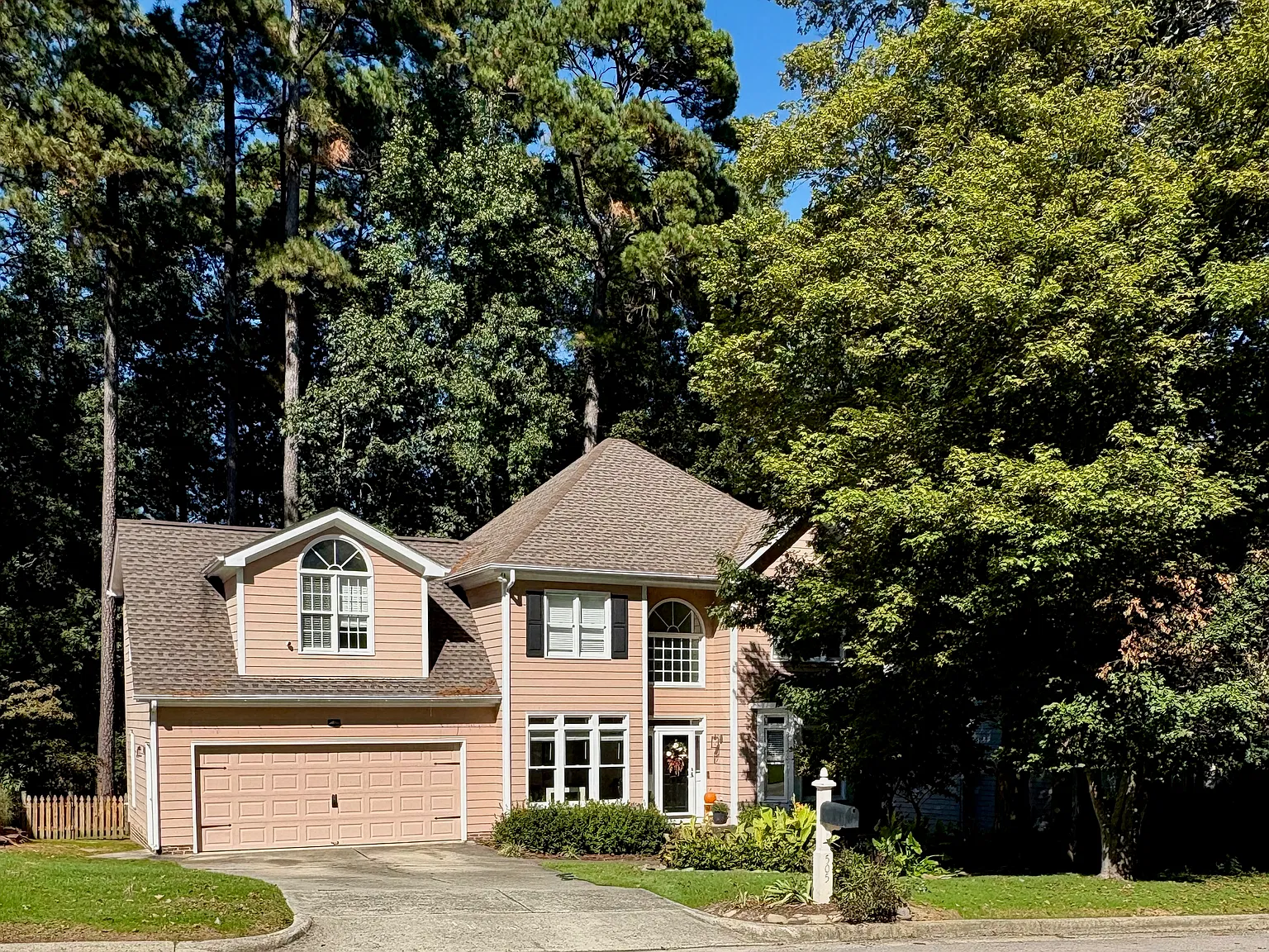 3 bed, 2.5 bath, 2428 sqft, $2,750 — Photo 1