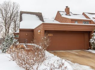 601 Woodhaven Dr NE, Rochester, MN 55906