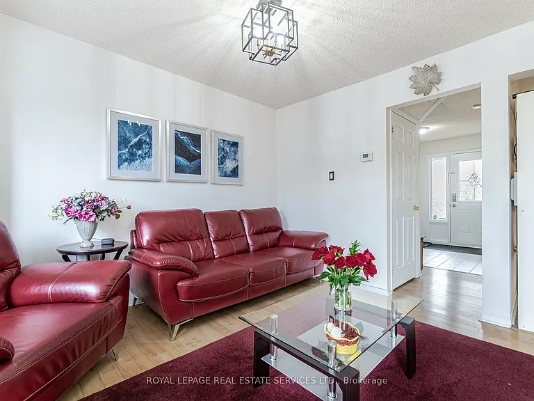 10 Mullis Cres — Photo 11