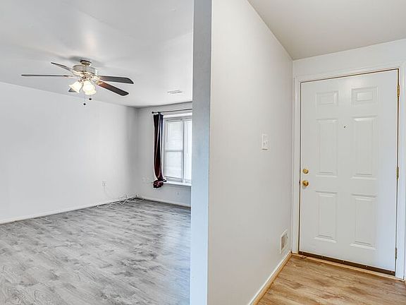3rd image of 825 Barkley Dr