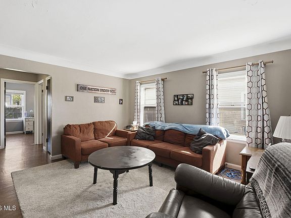 2nd image of 42 Pasadena Blvd