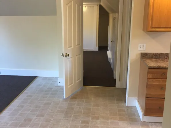 4 Pond St, Greenfield, MA 01301