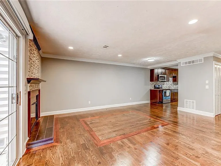 3360 Spring Harbor Dr — Photo 4