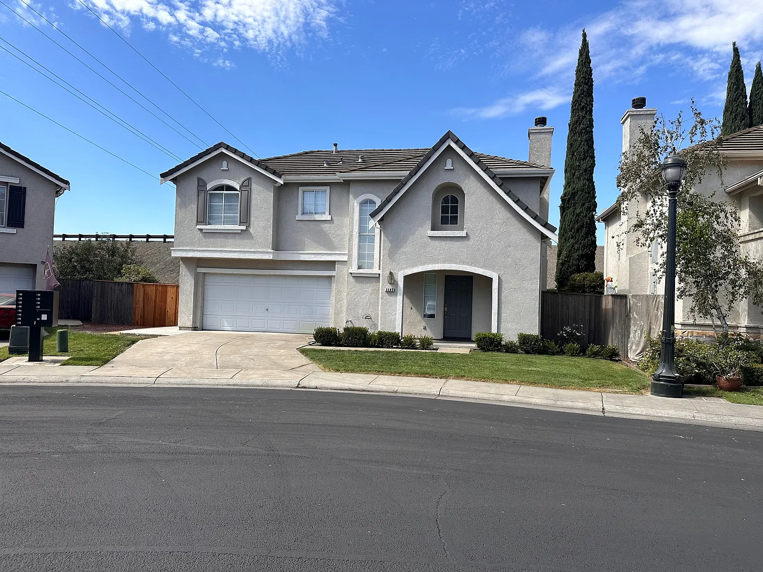 3 bed, 2.5 bath, 1408 sqft, $2,650 — Photo 1