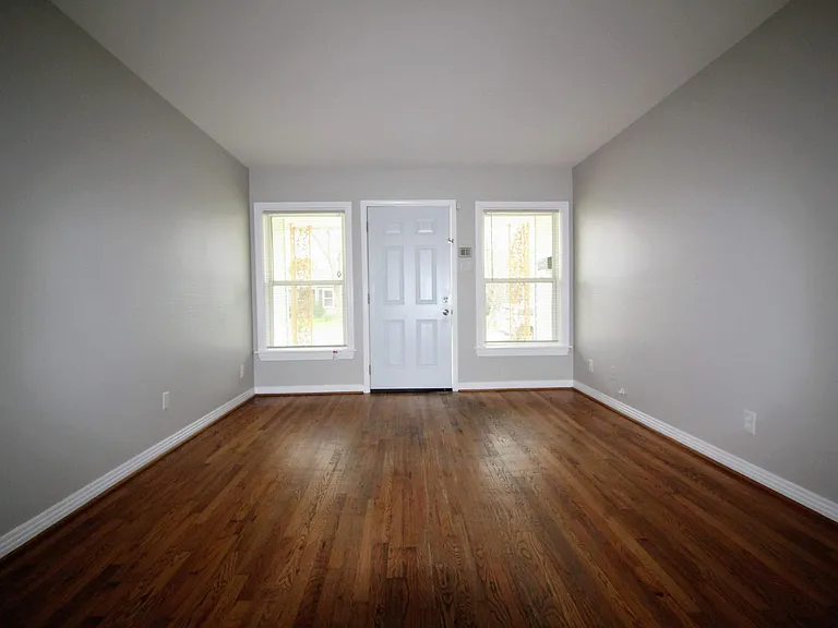 10415 Losa Dr — Photo 17