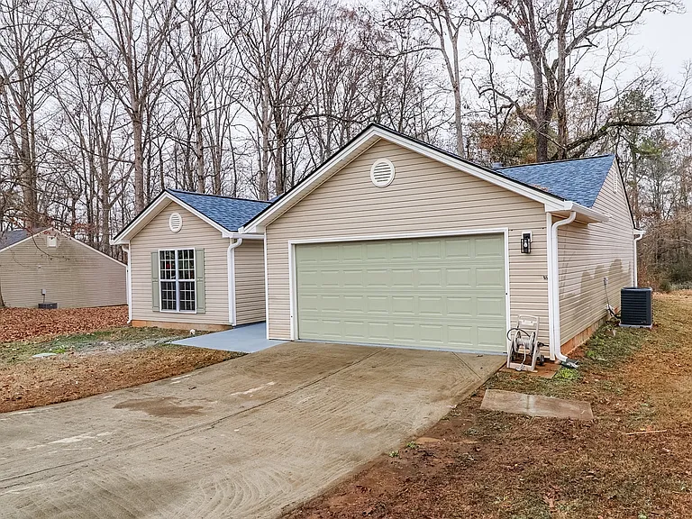 1216 Dylan Way — Photo 3