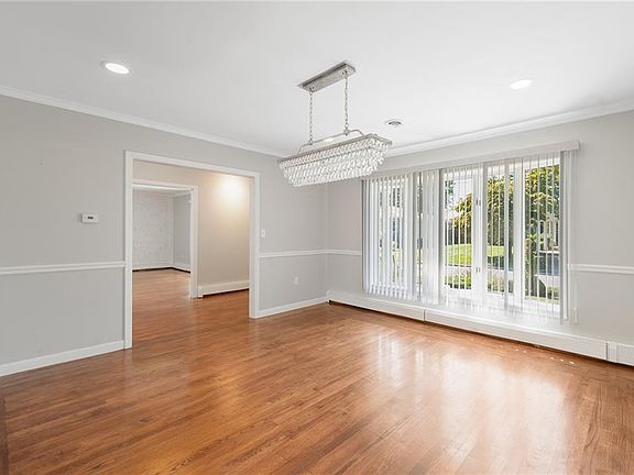 4th image of 30 Wardlaw Ct