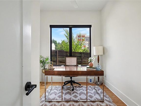 4th image of 239 Lowry St #B