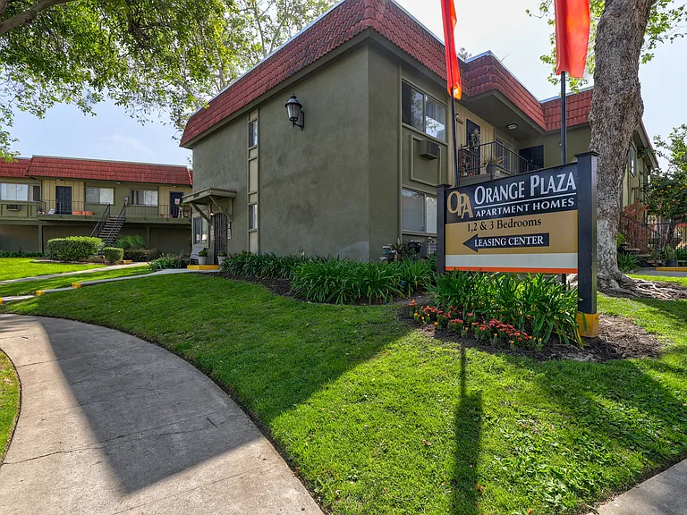 Orange Plaza Apartments — Photo 14