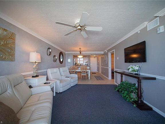 4th image of 250 Estero Blvd #404
