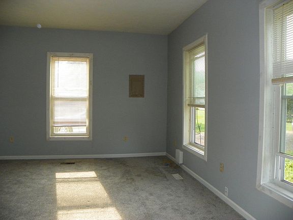 3rd image of 14808 Wood St