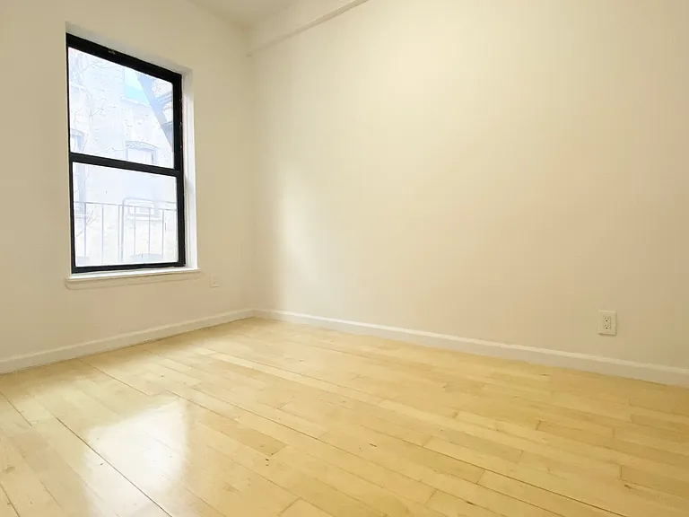 238 E 14th St #4G — Photo 7