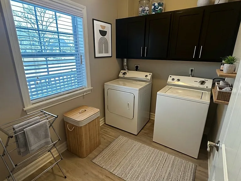 Dockside Village Apartments — Photo 15