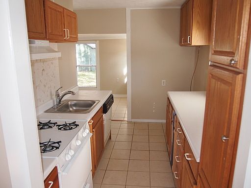 4th image of 7121 Mardel Ave