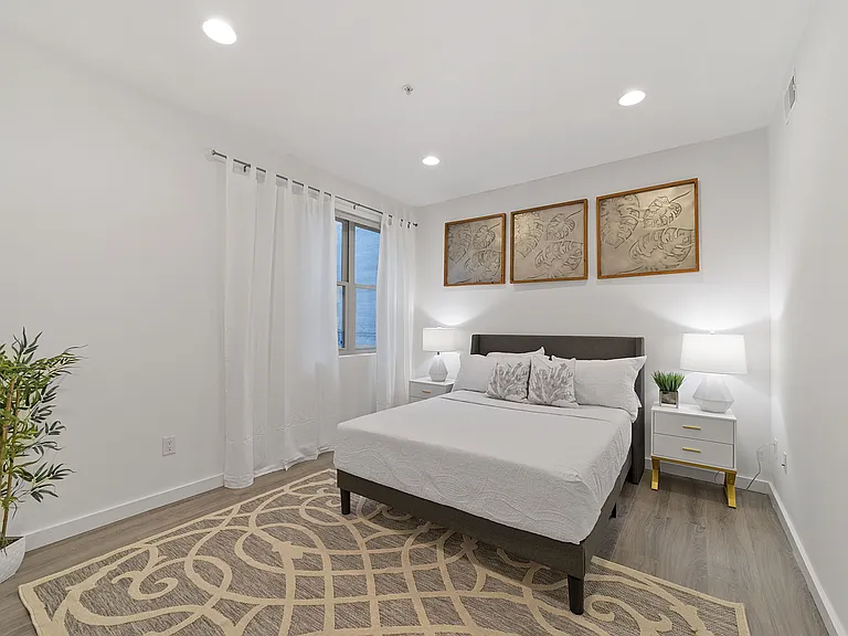 2318 N Park Ave #2R — Photo 23