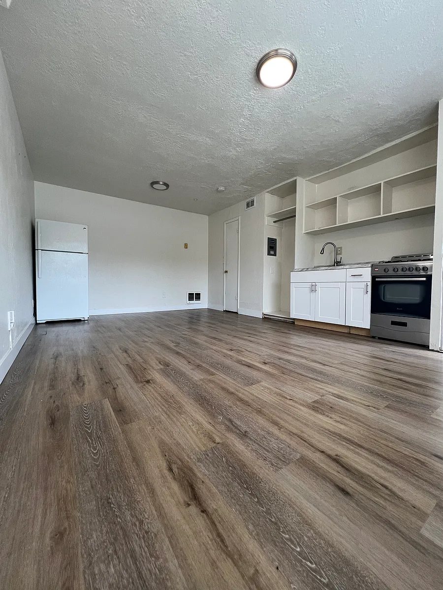 Building Photo - 440 E 700 N #A-2
