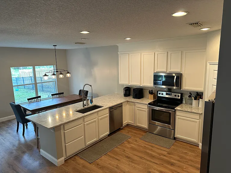 2708 Arundel Ln — Photo 5