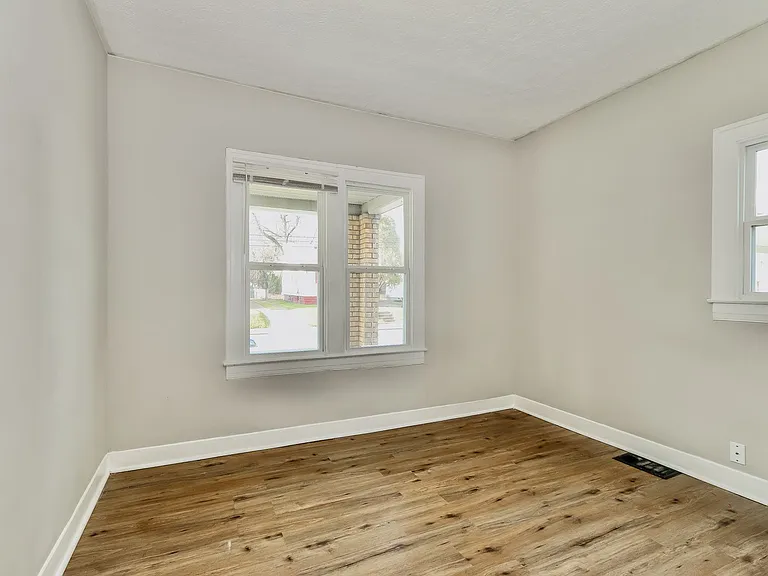 535392_025_bedroom_13457595.jpg