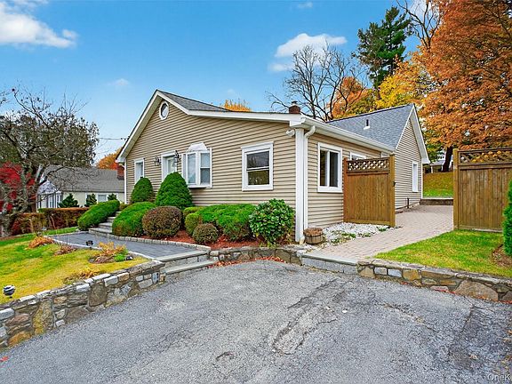 3rd image of 913 Parkway Pl