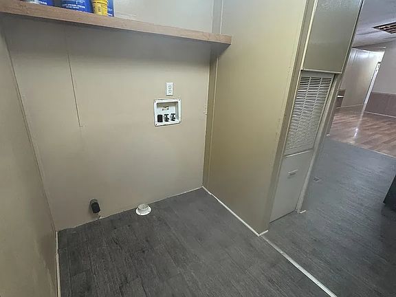 5th image of 1418 Stamps St