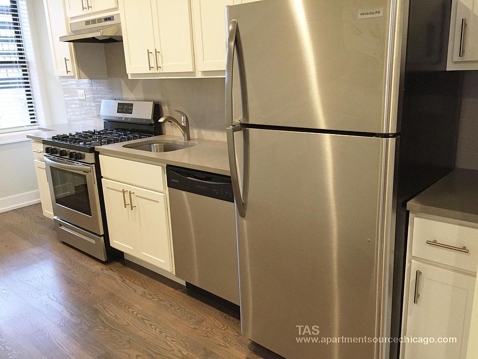 2nd image of 3821 N Sheffield Ave #2W
