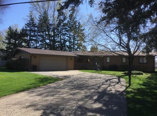 55765 Riverdale Dr, Elkhart, IN 46514