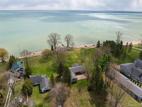 2nd image of 8171 Lakeshore Rd