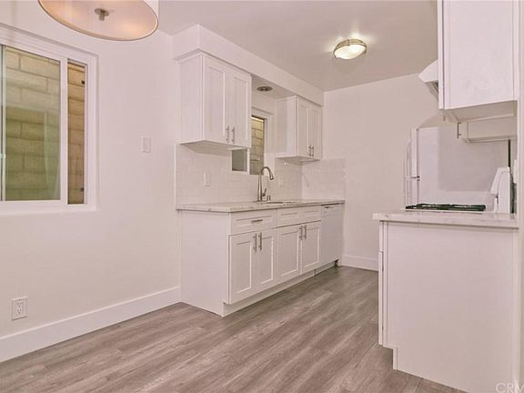5th image of 225 Rosecrans Ave APT 3