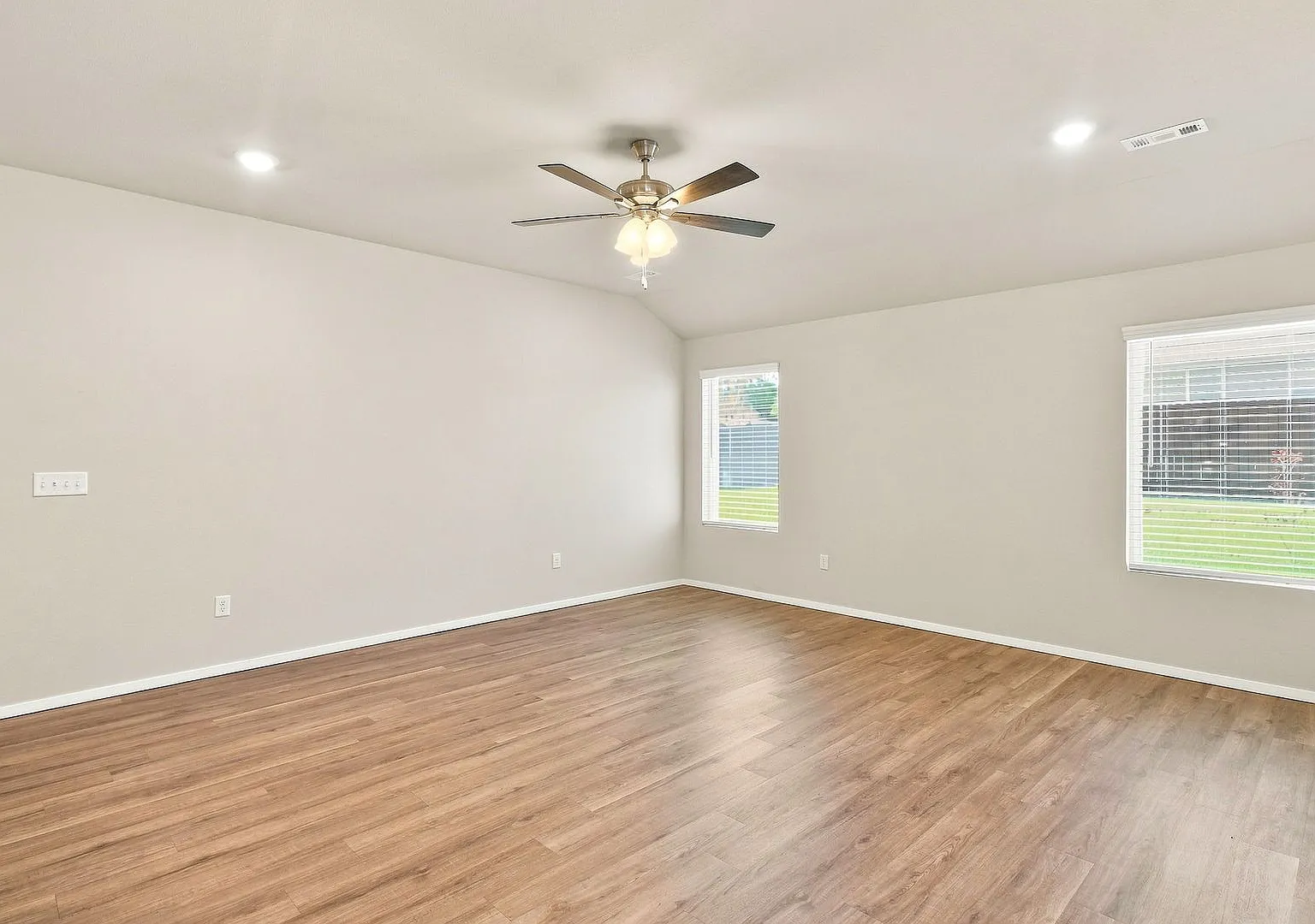 MoveIn Ready! Open Concept Home with Fenced Yard & Stainless Appliances — Photo 3