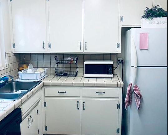 5th image of 610 Cypress Ave