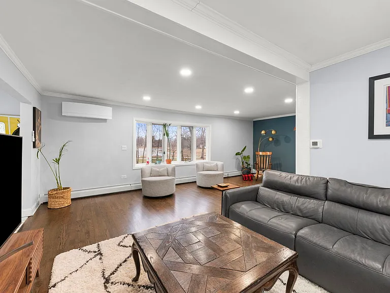 20 W Brown St — Photo 5