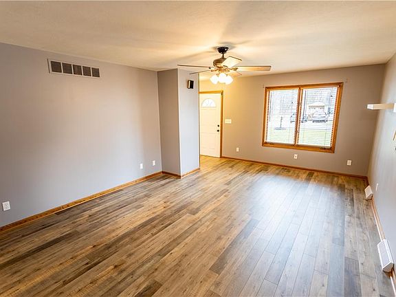 4th image of 1428 Pin Oak Dr