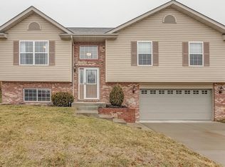 924 Pacific Crossing Dr, O Fallon, IL 62269