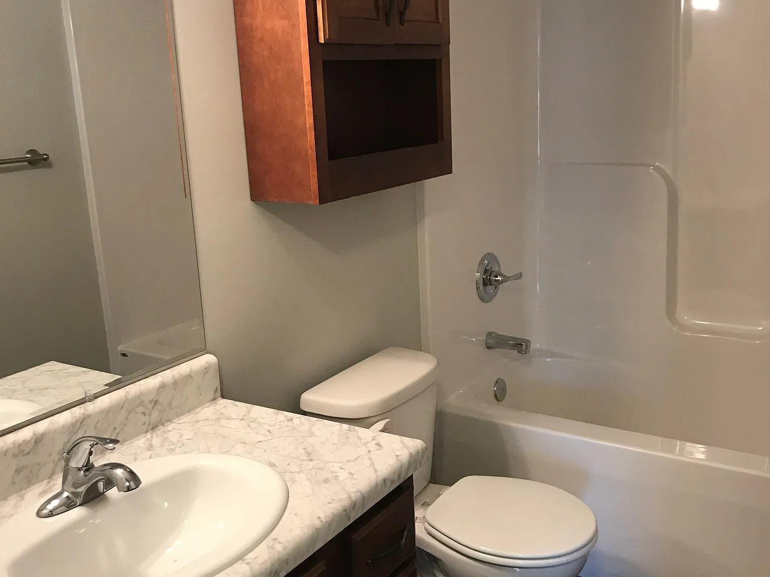 3 bed, 2400 sqft, $2,400 — Photo 3