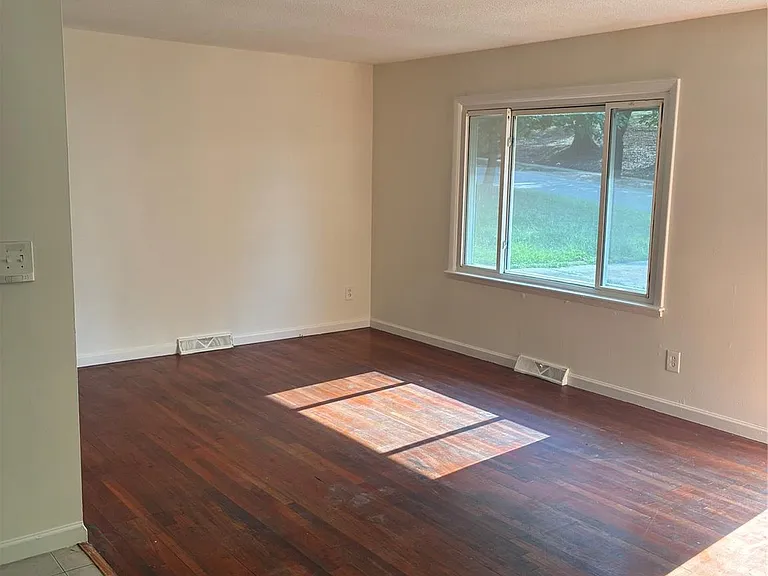 2334 Senior Dr — Photo 2