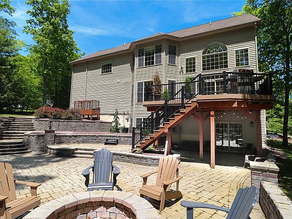 5th image of 9 Linden Ln